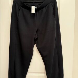 Lou & Grey Women’s Black Joggers